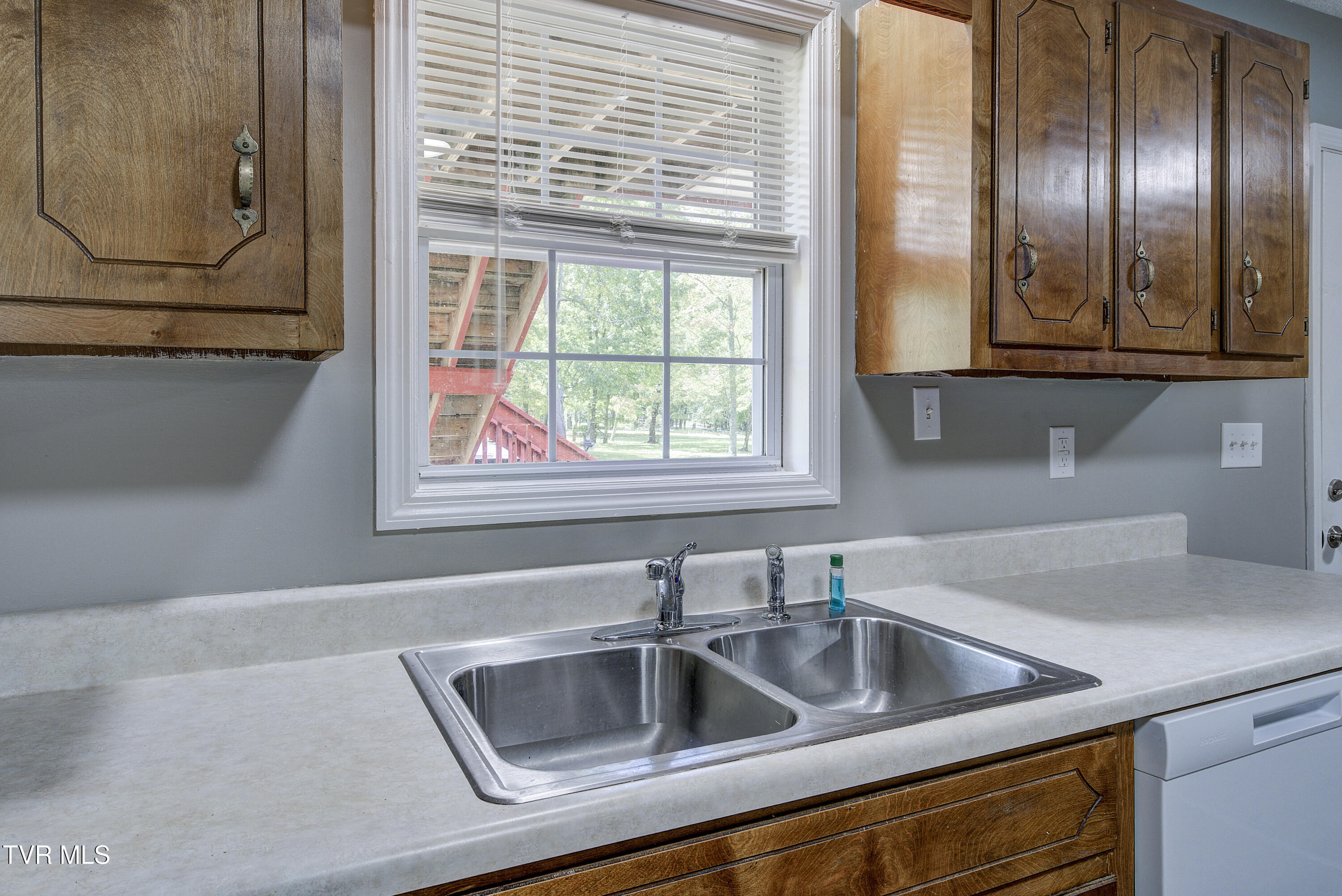 175 Scenic Road, Unit 4 Unicoi, TN 37692 - Photo 3 of 18 ScenicUnit2--6