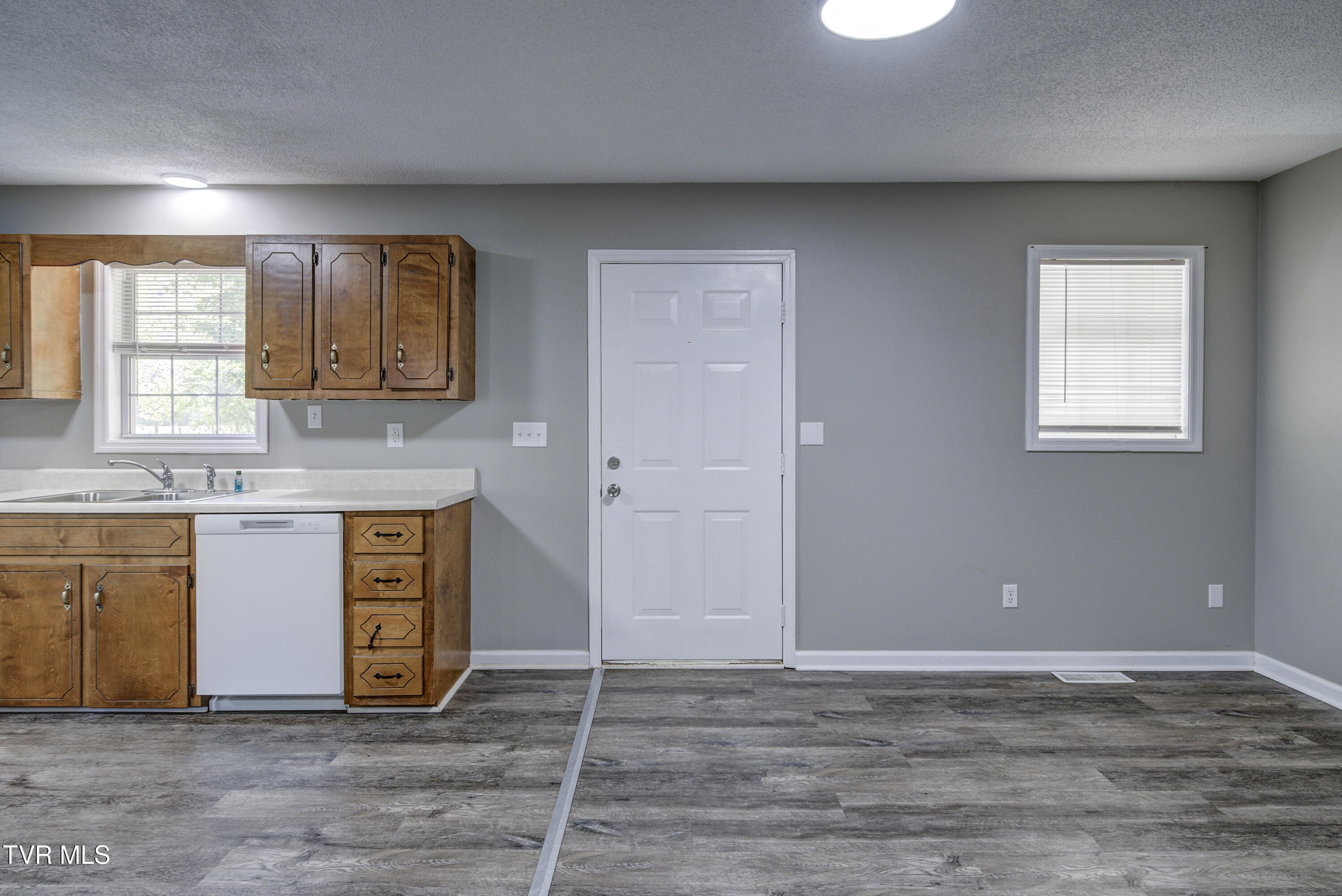 175 Scenic Road, Unit 4 Unicoi, TN 37692 - Photo 6 of 18 ScenicUnit2--11