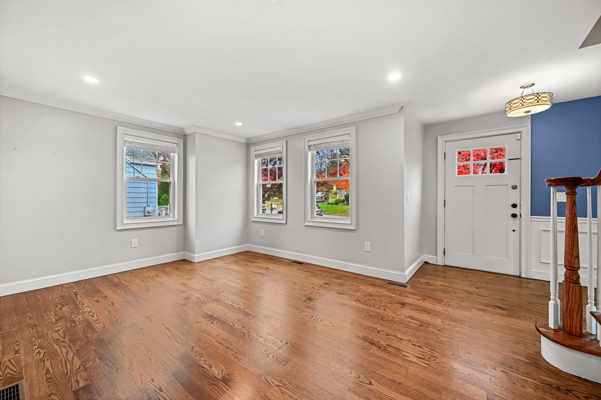 51 Country Road Fairfield, CT 06824 - Photo 15 of 38 Gleaming hardwood floors!
