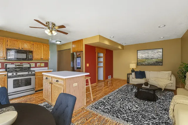 $290,000 | 43 West Rustic Lane, Round Lake Beach, IL 60073