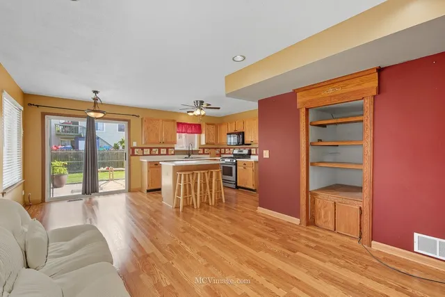 $290,000 | 43 West Rustic Lane, Round Lake Beach, IL 60073