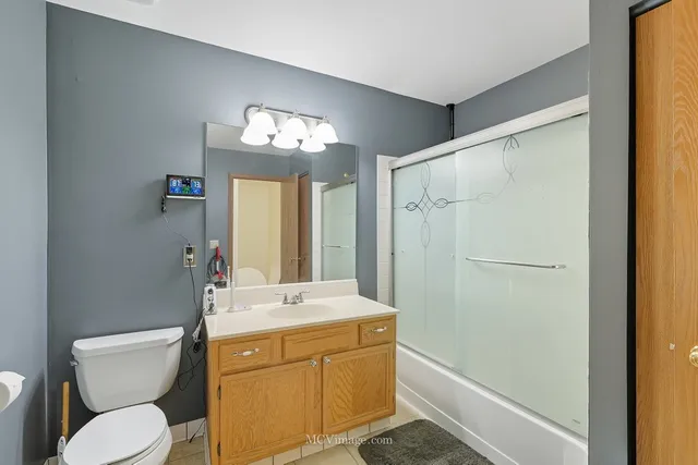 $290,000 | 43 West Rustic Lane, Round Lake Beach, IL 60073