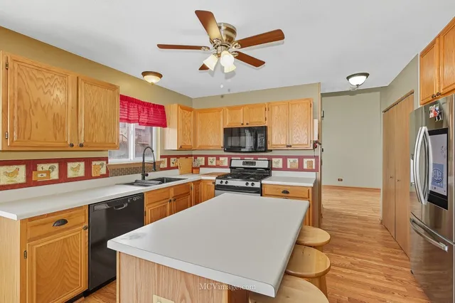 $290,000 | 43 West Rustic Lane, Round Lake Beach, IL 60073