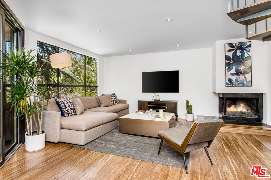 11752 Bellagio Road, Unit 1 Los Angeles, CA 90049 - Photo 2 of 23