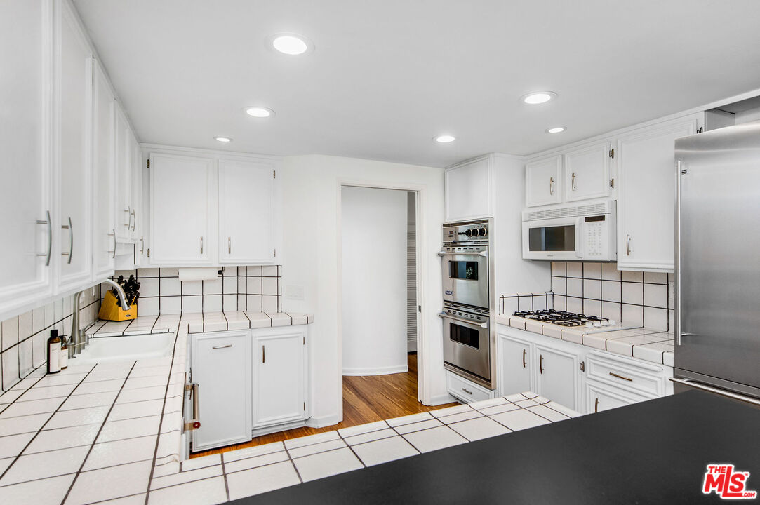 11752 Bellagio Road, Unit 1 Los Angeles, CA 90049 - Photo 11 of 23