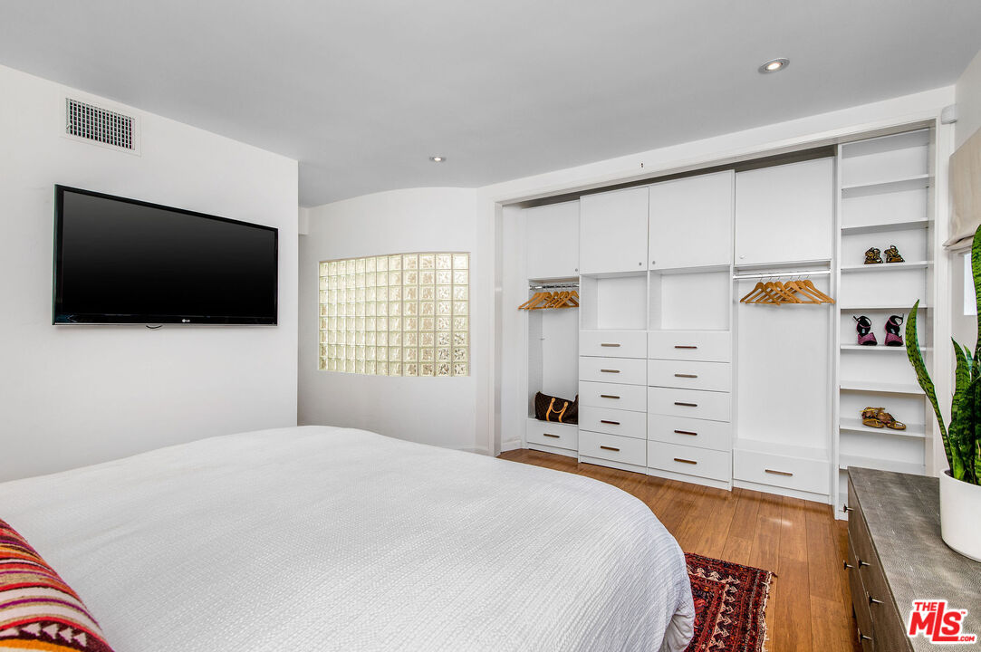 11752 Bellagio Road, Unit 1 Los Angeles, CA 90049 - Photo 14 of 23