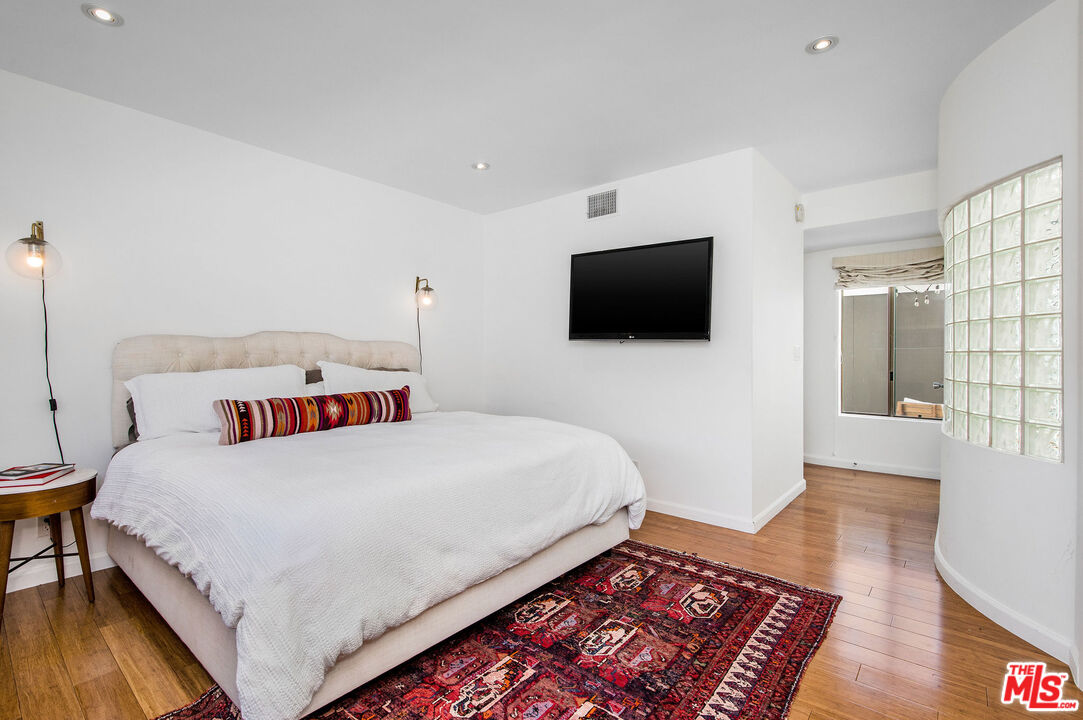 11752 Bellagio Road, Unit 1 Los Angeles, CA 90049 - Photo 15 of 23