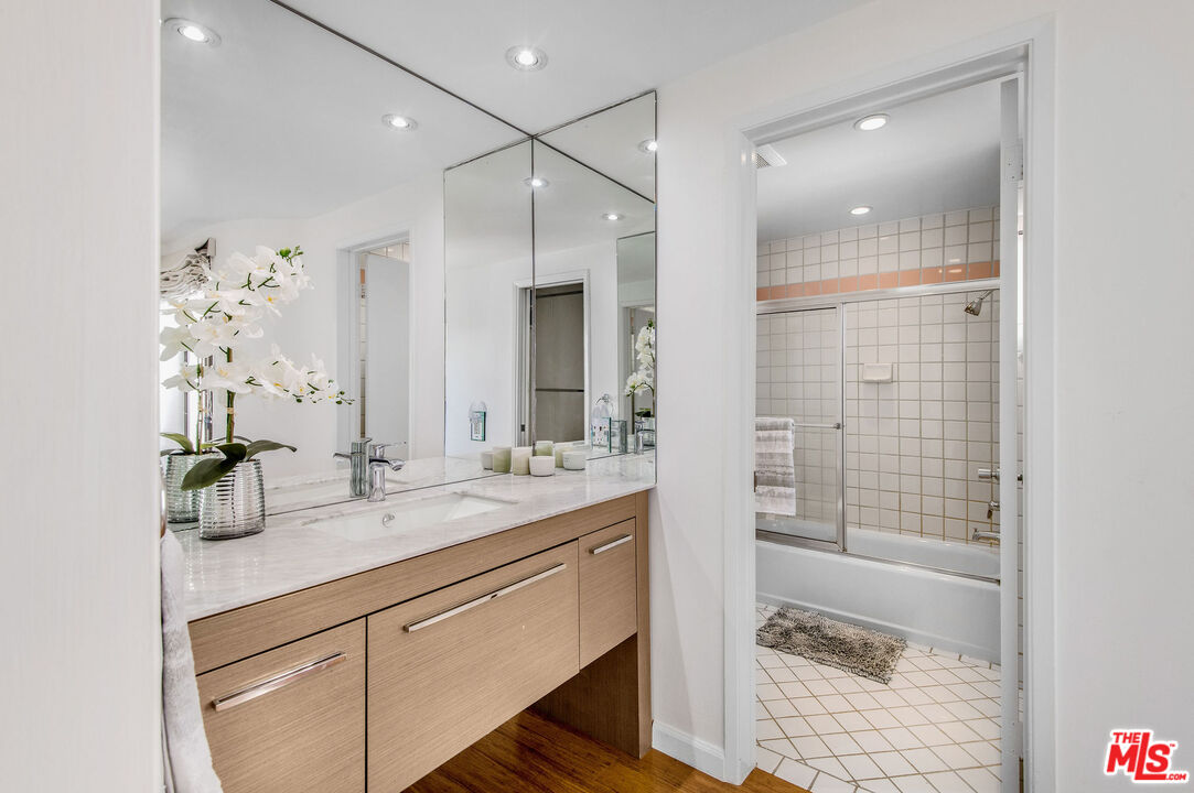 11752 Bellagio Road, Unit 1 Los Angeles, CA 90049 - Photo 17 of 23