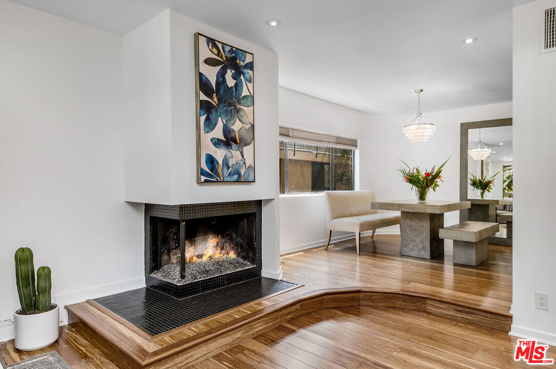 11752 Bellagio Road, Unit 1 Los Angeles, CA 90049 - Photo 3 of 23