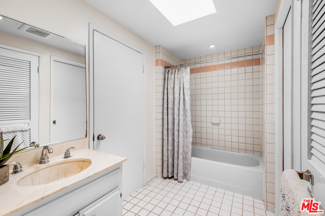 11752 Bellagio Road, Unit 1 Los Angeles, CA 90049 - Photo 21 of 23