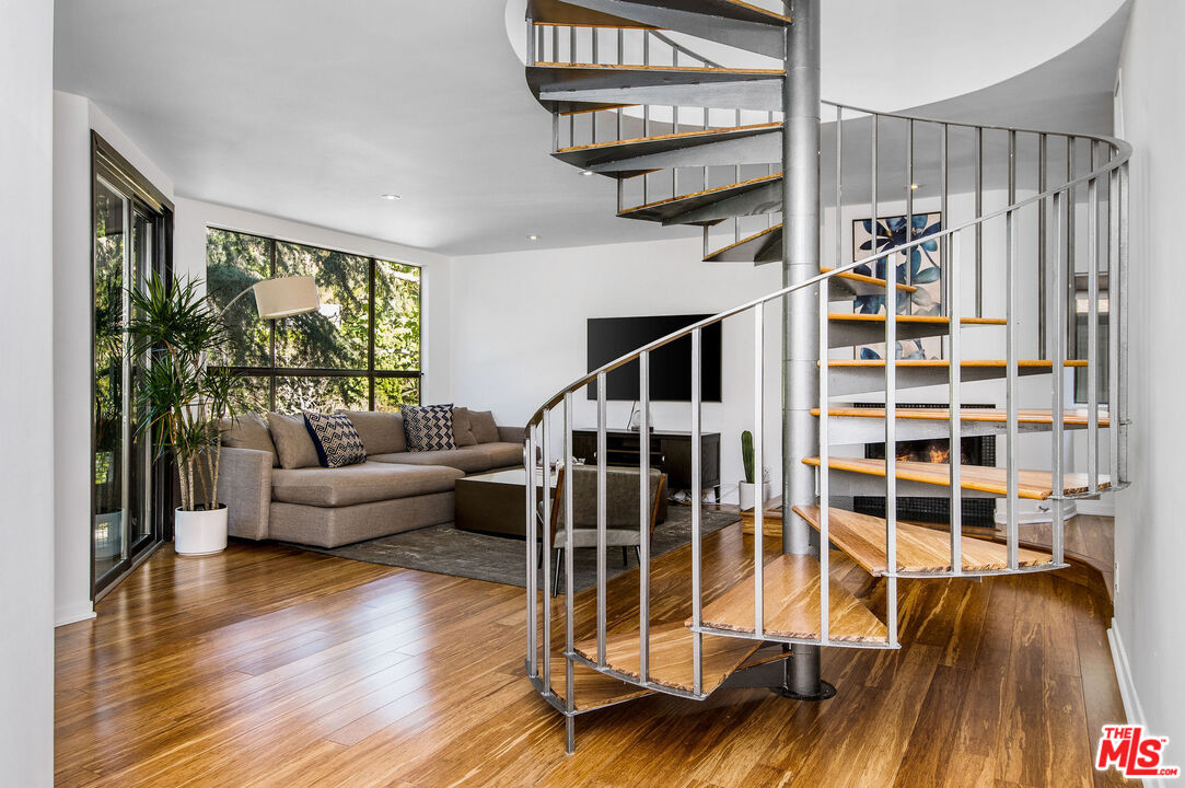 11752 Bellagio Road, Unit 1 Los Angeles, CA 90049 - Photo 5 of 23