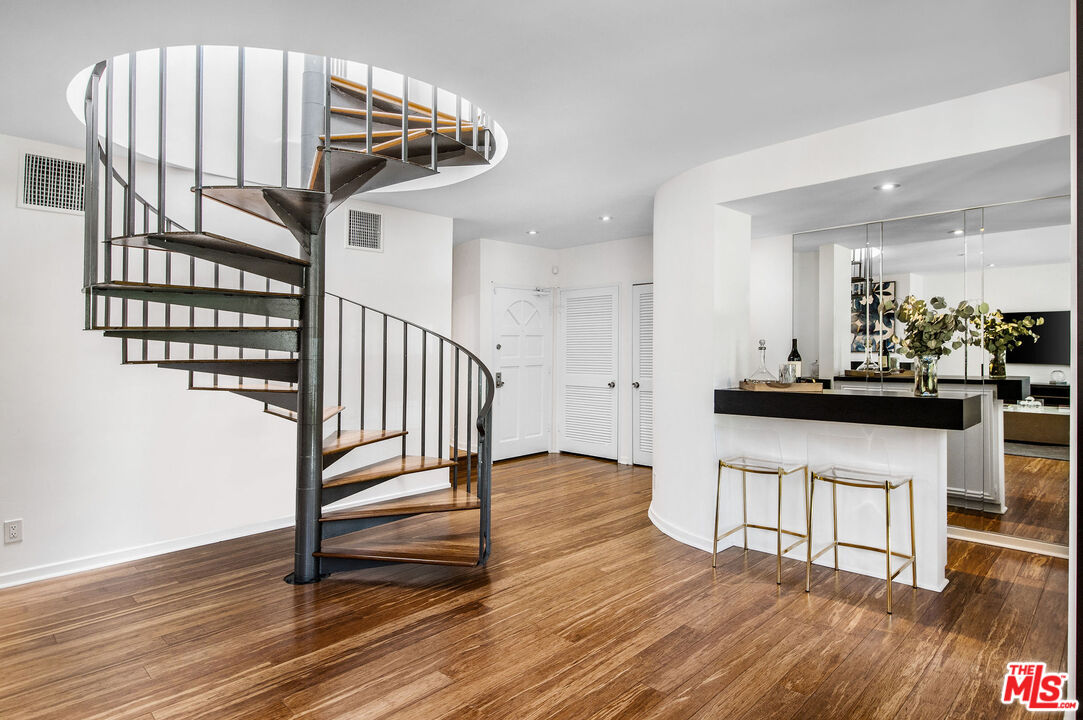 11752 Bellagio Road, Unit 1 Los Angeles, CA 90049 - Photo 7 of 23