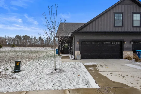 $319,900 | 7 Prairie Trail, Monticello, IL 61856
