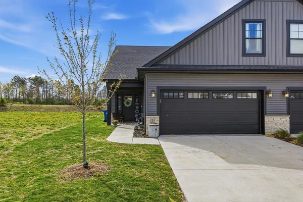 $319,900 | 7 Prairie Trail, Monticello, IL 61856