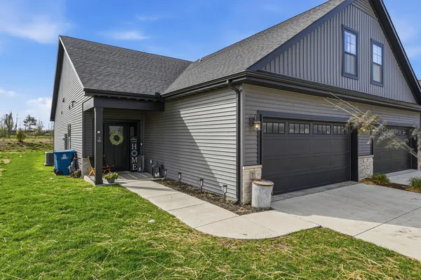 $319,900 | 7 Prairie Trail, Monticello, IL 61856