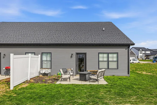 $319,900 | 7 Prairie Trail, Monticello, IL 61856