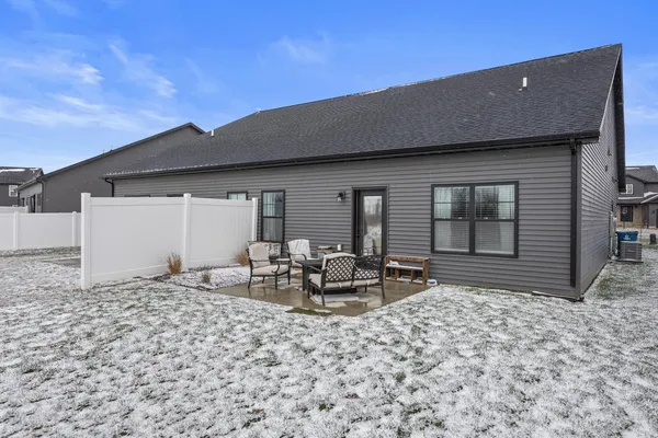 $319,900 | 7 Prairie Trail, Monticello, IL 61856