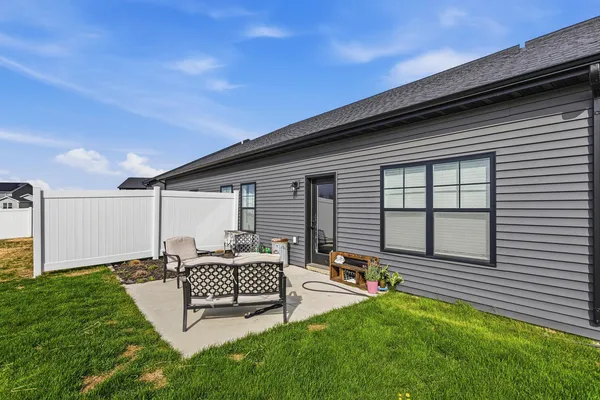 $319,900 | 7 Prairie Trail, Monticello, IL 61856