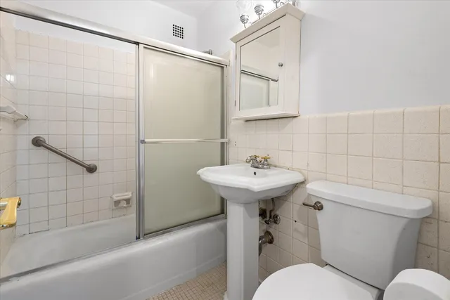 $385,000 | 90-60 Union Turnpike, Unit 9E | Forest Park