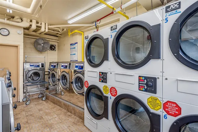 $385,000 | 90-60 Union Turnpike, Unit 9E | Forest Park