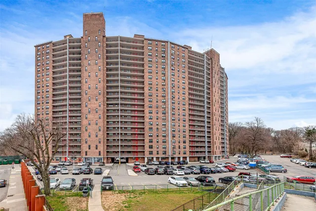 $385,000 | 90-60 Union Turnpike, Unit 9E | Forest Park