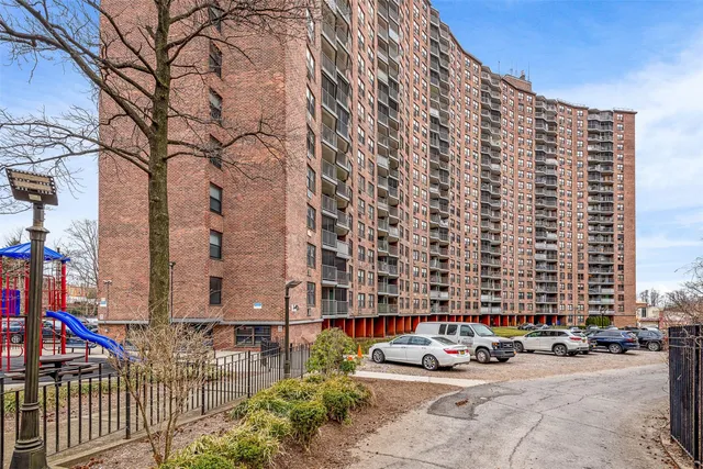 $385,000 | 90-60 Union Turnpike, Unit 9E | Forest Park