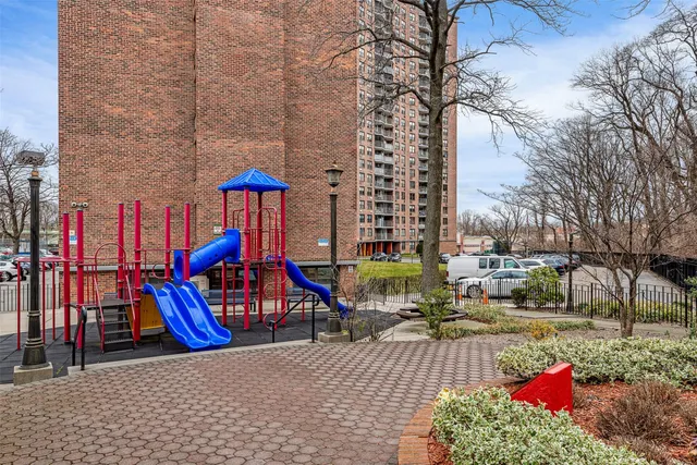 $385,000 | 90-60 Union Turnpike, Unit 9E | Forest Park