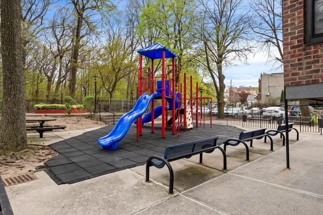 $385,000 | 90-60 Union Turnpike, Unit 9E | Forest Park