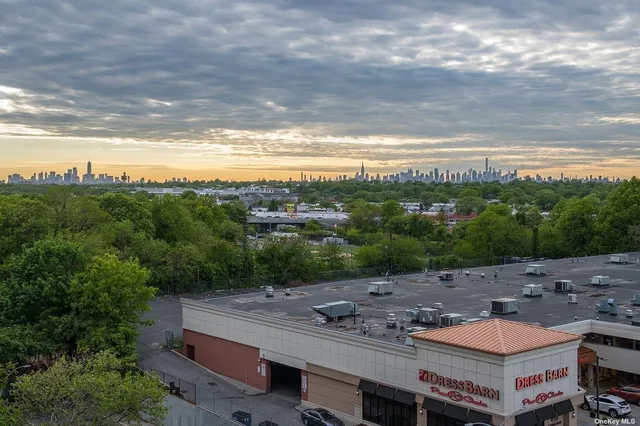 $385,000 | 90-60 Union Turnpike, Unit 9E | Forest Park