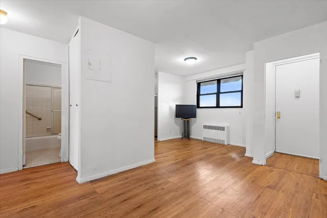 $385,000 | 90-60 Union Turnpike, Unit 9E | Forest Park