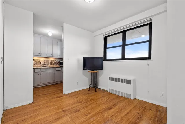 $385,000 | 90-60 Union Turnpike, Unit 9E | Forest Park