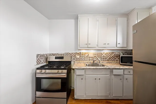 $385,000 | 90-60 Union Turnpike, Unit 9E | Forest Park