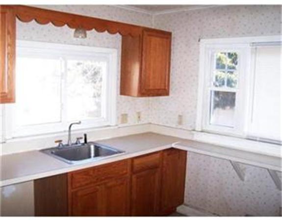 71 Braddock Street Springfield, MA 01109 - Photo 5 of 10 Gallery Image 5