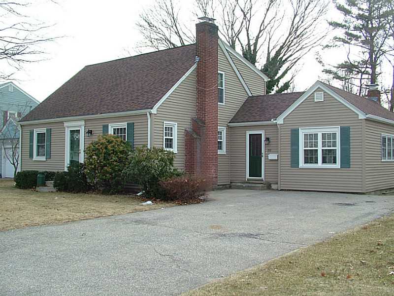 89 Kiwanee Road Warwick, RI 02888 - Photo 1 of 25 Exterior Front.