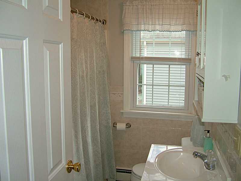89 Kiwanee Road Warwick, RI 02888 - Photo 13 of 25 Bathroom. 1st Floor