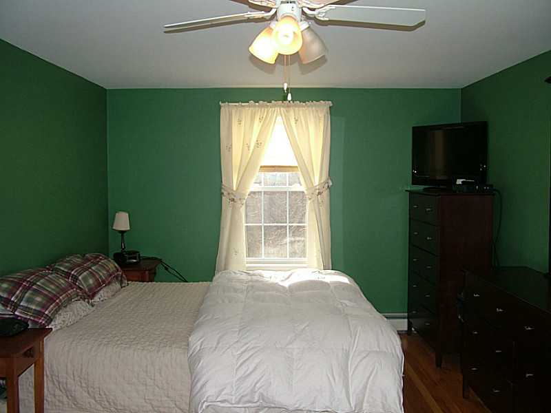 89 Kiwanee Road Warwick, RI 02888 - Photo 21 of 25 Bedroom. 2nd Floor