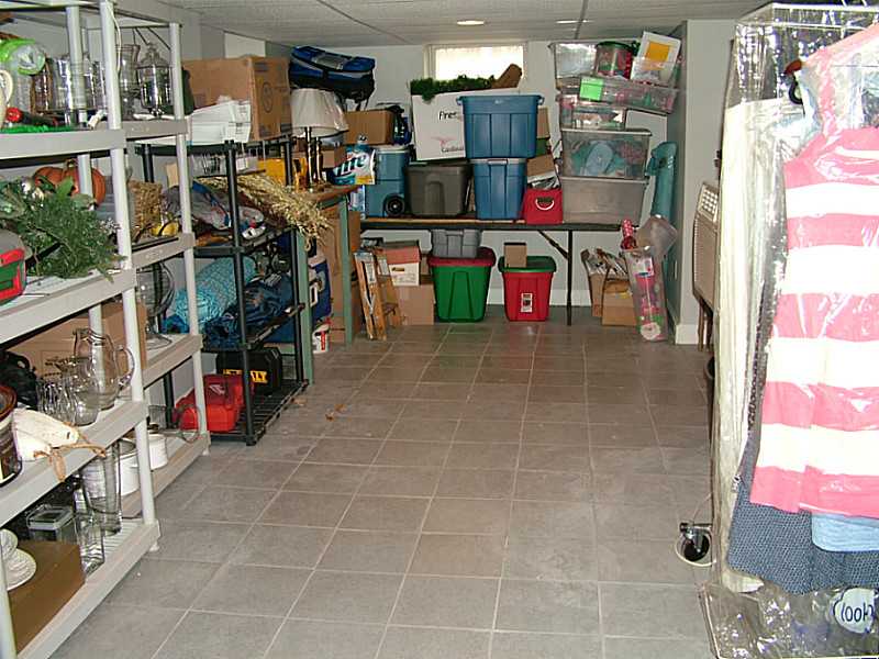 89 Kiwanee Road Warwick, RI 02888 - Photo 23 of 25 Den/Family/Great Room.