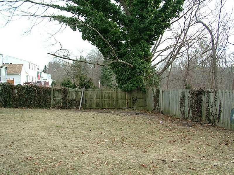 89 Kiwanee Road Warwick, RI 02888 - Photo 25 of 25 Yard/Garden.