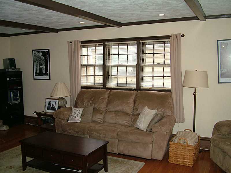 89 Kiwanee Road Warwick, RI 02888 - Photo 7 of 25 Living Room.