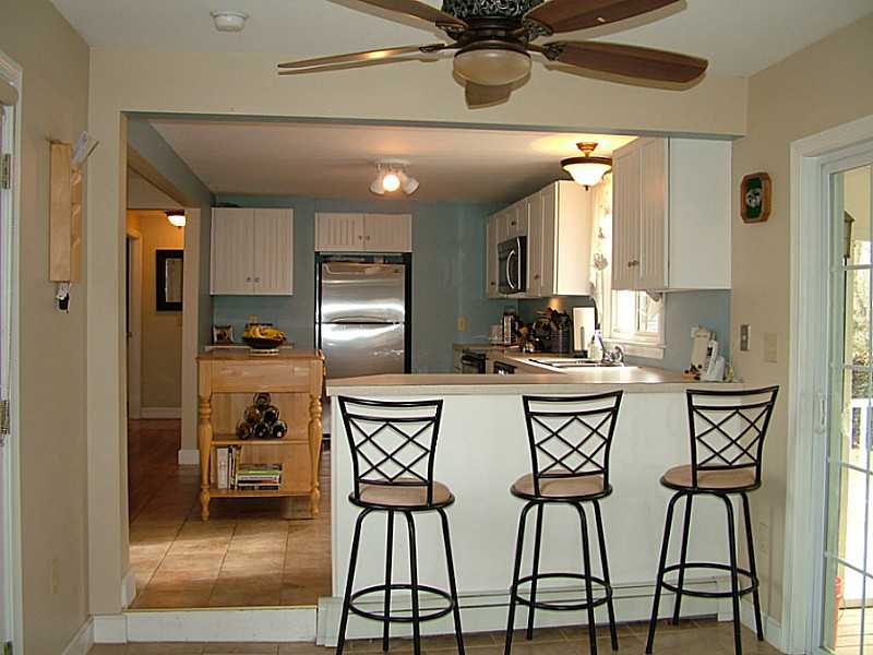 89 Kiwanee Road Warwick, RI 02888 - Photo 9 of 25 Kitchen.