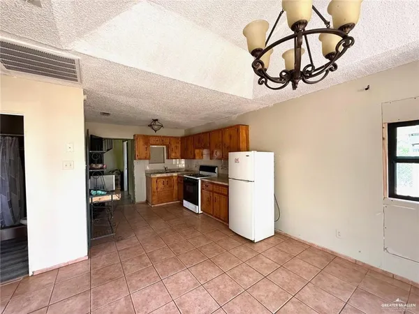 $1,300 | 5501 North Moorefield Road, Mission, TX 78574