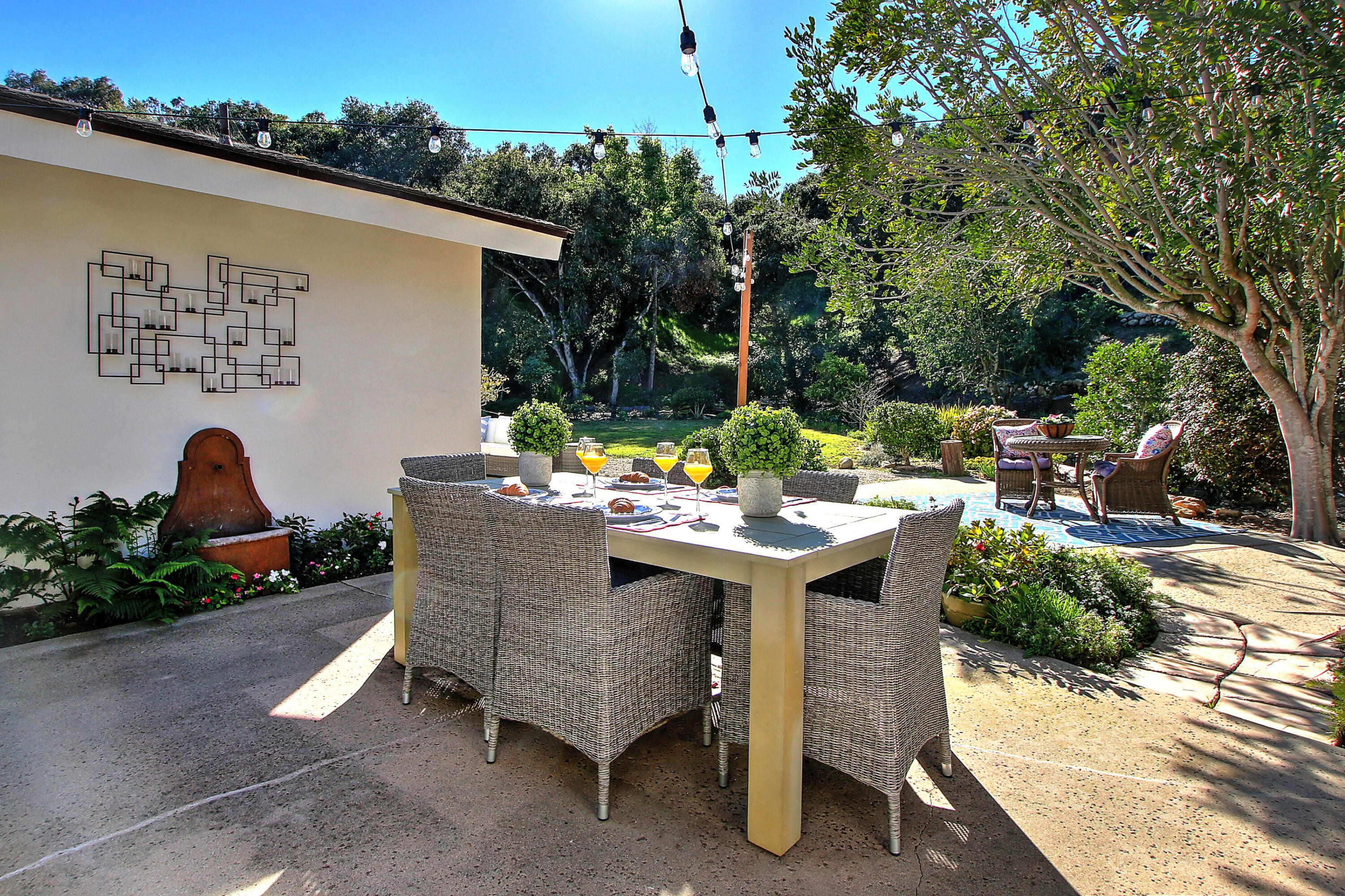 1102 Plaza Del Monte Santa Barbara, CA 93101 - Photo 43 of 53 Dining Outdoors