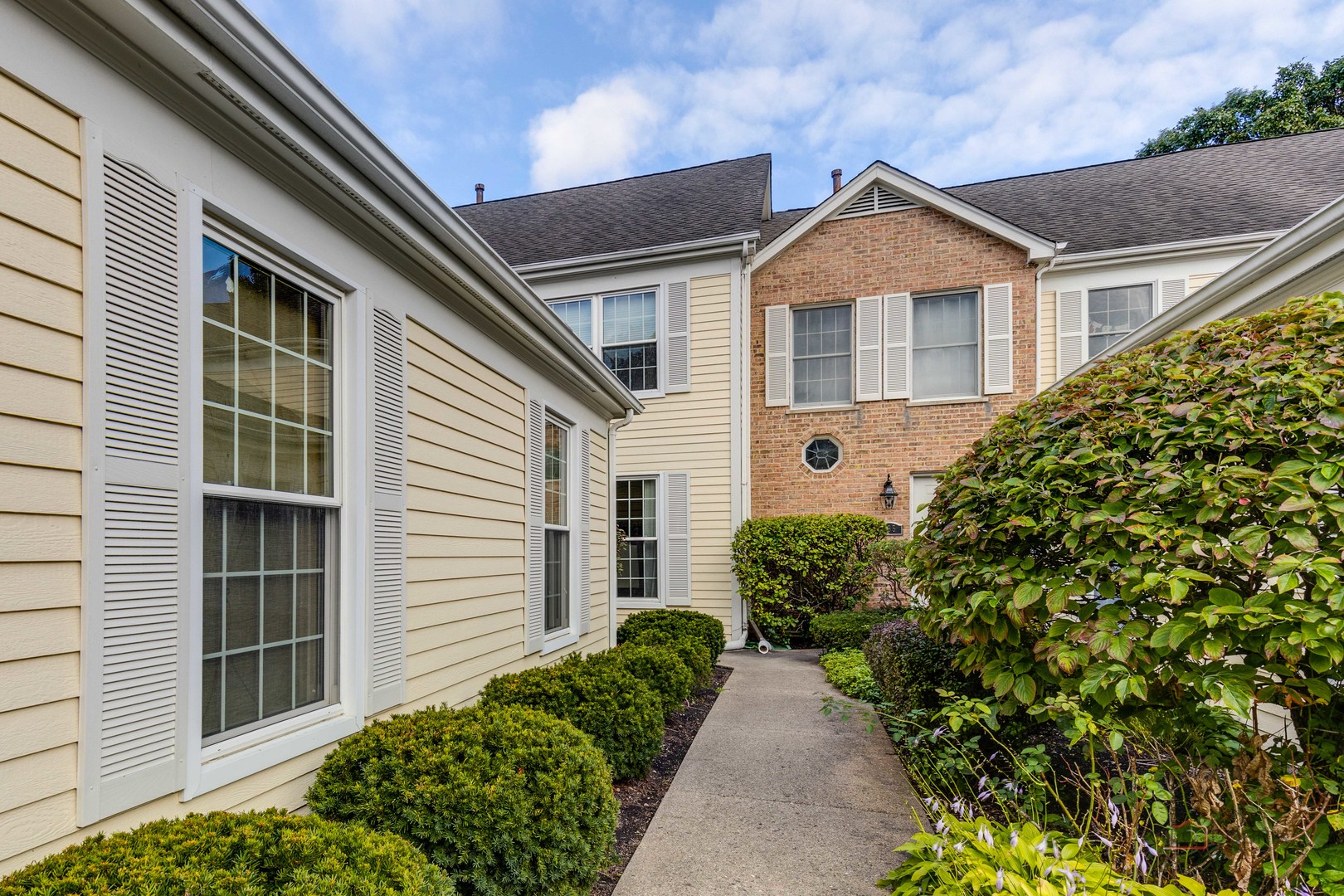 837 Suffield Square Lincolnshire, IL 60069 - Photo 2 of 30