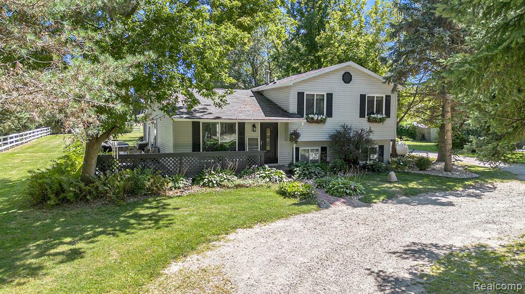 1425 Kurtz Road Holly, MI 48442 - Photo 2 of 36 Gallery Image 2