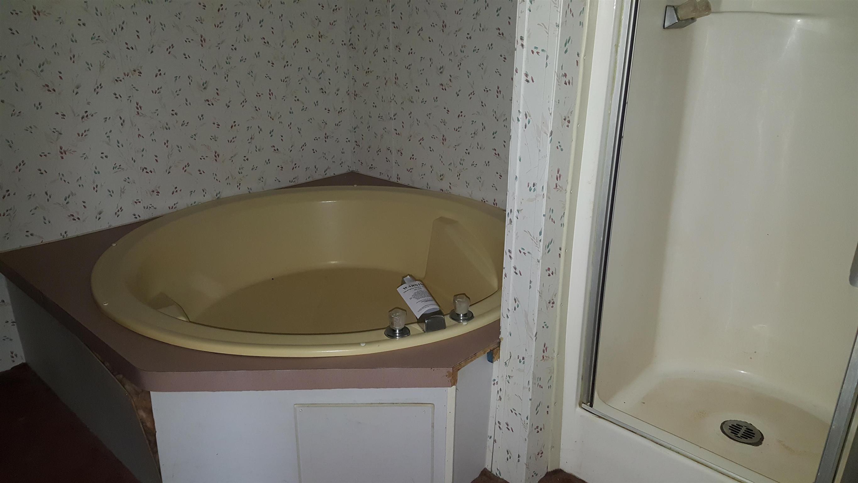 10 Zinker Road Lawrenceburg, TN 38464 - Photo 9 of 11 a bathroom with a tub