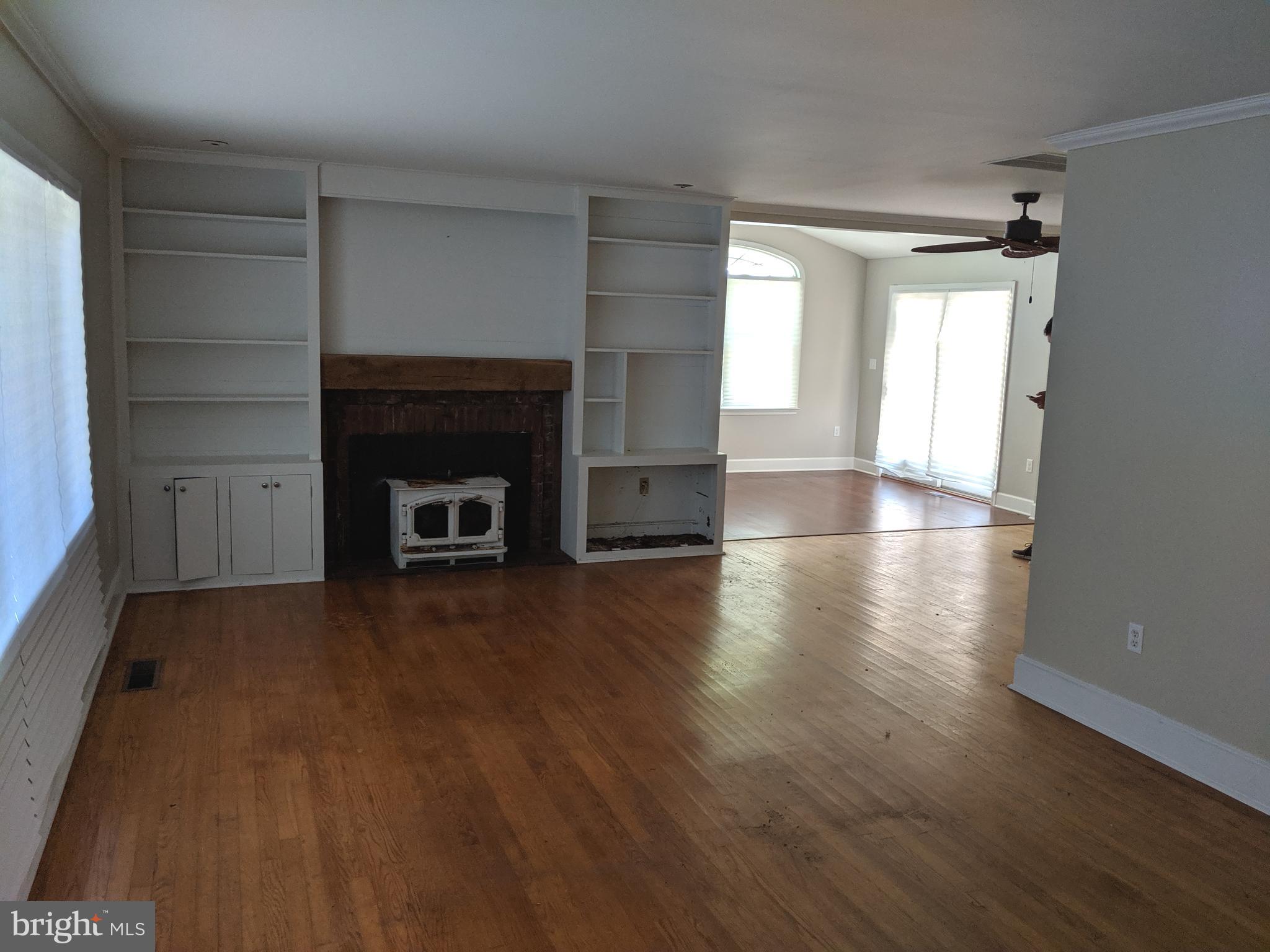 12 Nanticoke Road Cambridge, MD 21613 - Photo 4 of 34 Living room