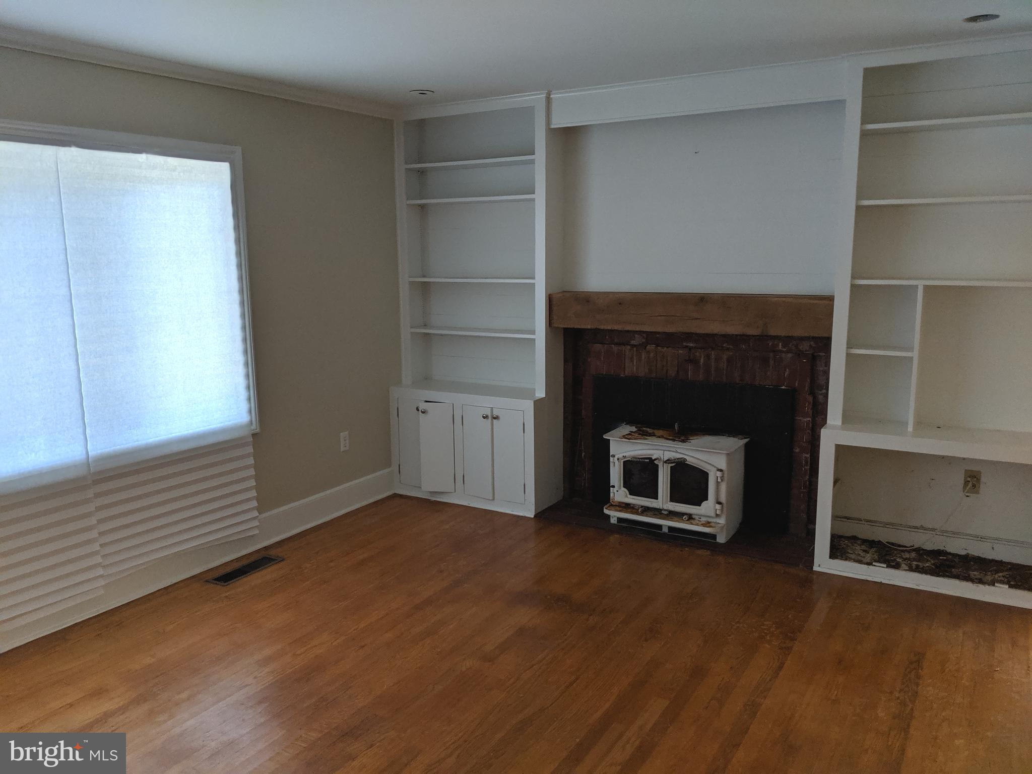 12 Nanticoke Road Cambridge, MD 21613 - Photo 5 of 34 Living room