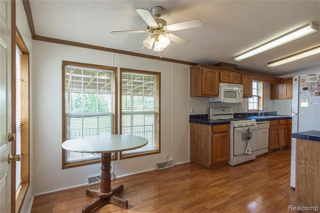 8114 Morrish Road Swartz Creek, MI 48473 - Photo 10 of 30 Gallery Image 10