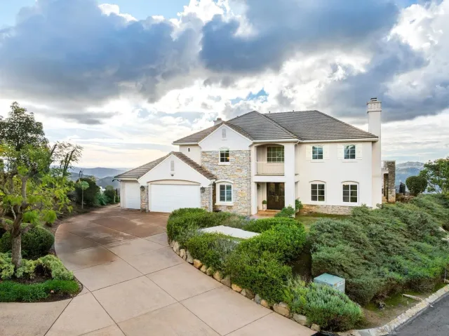 $1,590,000 | 29190 Crystal Ridge Court, Escondido, CA 92026