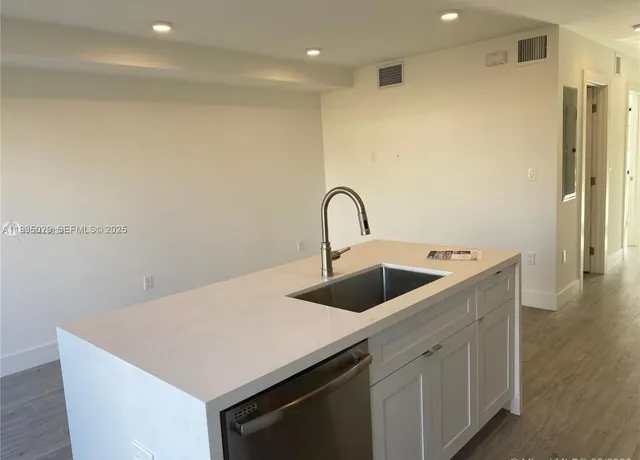 $3,700 | 3721 Southwest 88th Place, Unit B, Miami, FL 33165